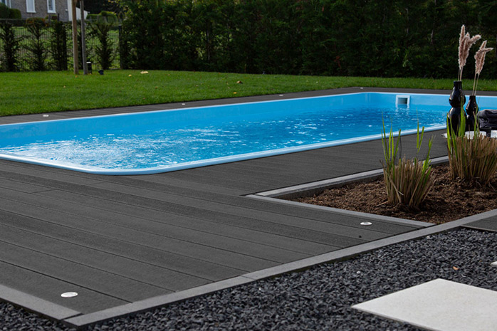 Tavole da decking in WPC come bordo piscina


